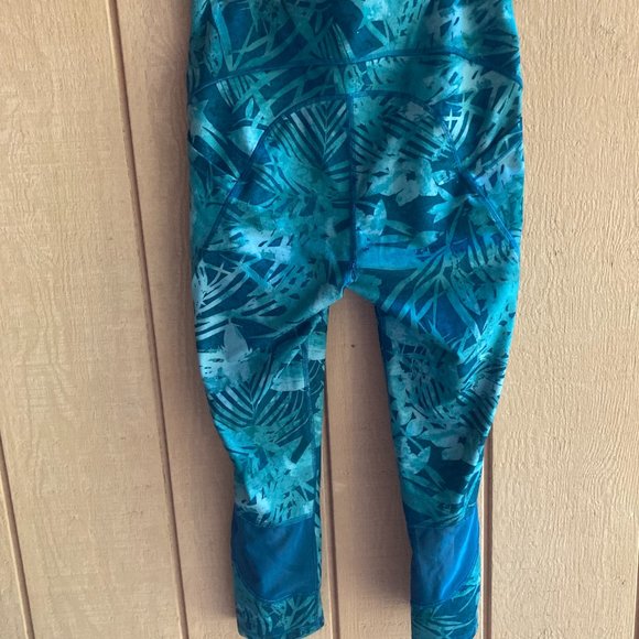 Cropped Leggings with Pockets - Picture 5 of 7